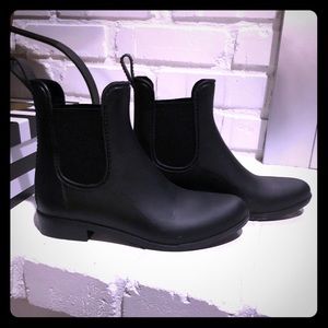 Black target rain boots - almost brand new!!